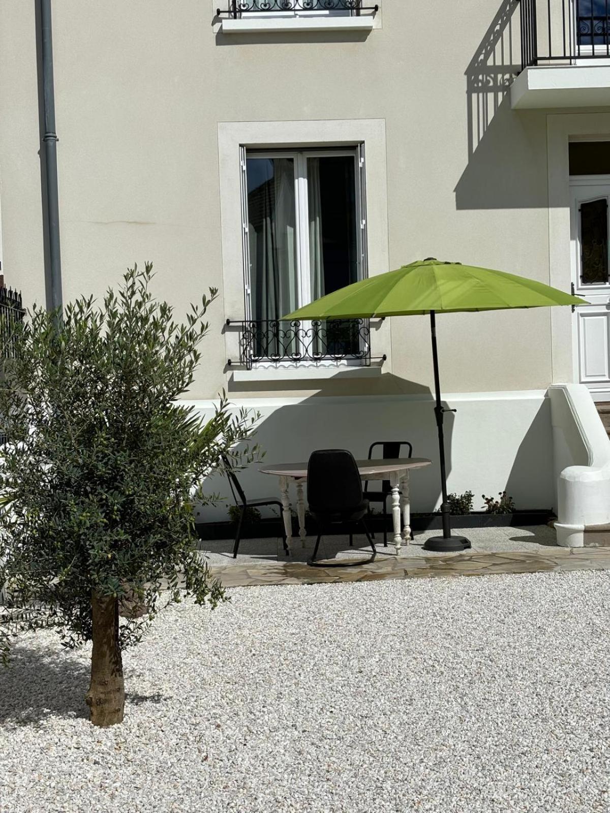 Appartement 2 Chambres Dans Une Belle Maison A Proximite De Paris Asnières Buitenkant foto
